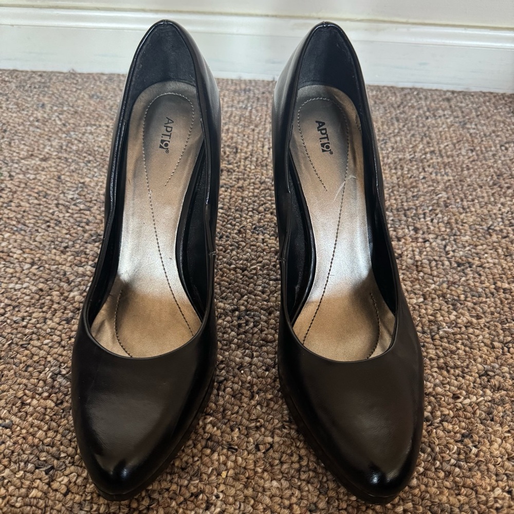 Apt. 9 Black Pumps Leather platform Heels Size 9.5 closed toe